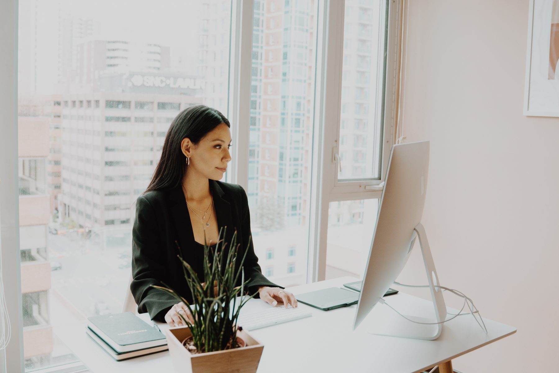 The Balancing Act: Juggling Multiple Tasks as an Executive Assistant